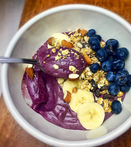 healthy blueberry breakfast bowl