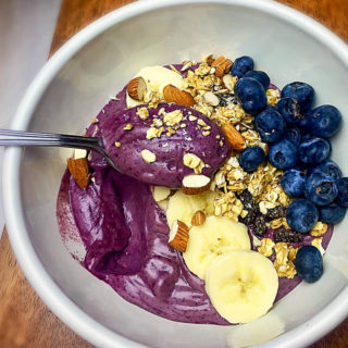 delicious healthy blueberry breakfast bowl